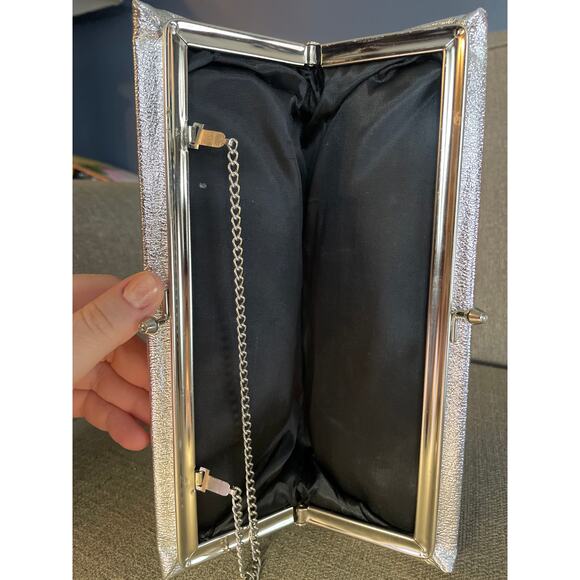 Vintage, Silver Textured Clutch Bag, Textured Opening, Chain Strap, Glam, Dressy - Picture 2 of 6
